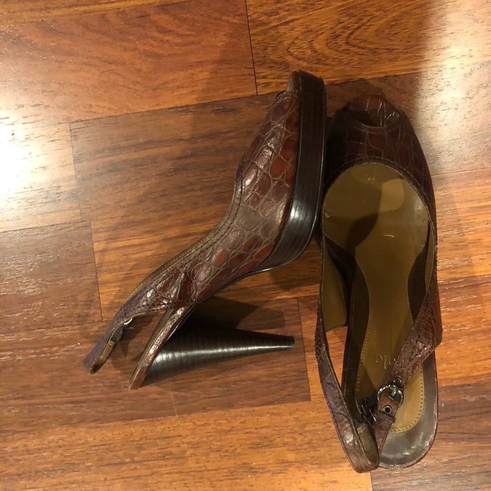 Peep toes slingback shoes